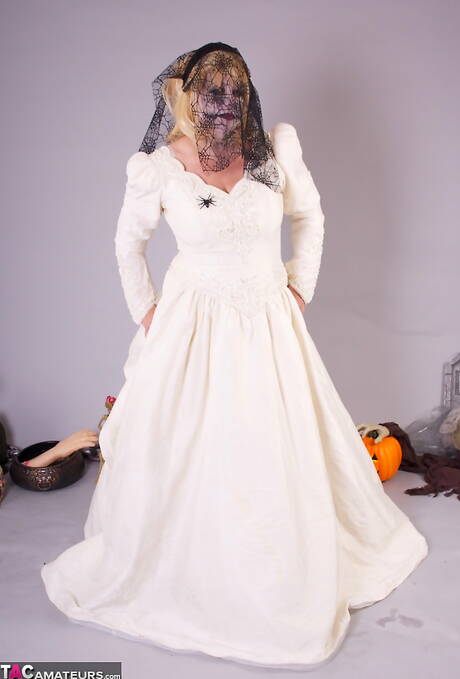 TAC Amateurs are proud to present you with a free pics featuring Speedybee in blowjob scene