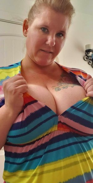 TAC Amateurs pleased to share with you a free photo gallery with Busty Kris Ann showing amazing body