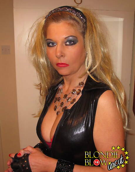 Blondie Blow Uncut invite you to explore free photos featuring Blondie in blowjob scene